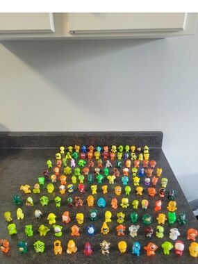 GoGo ! Crazy Bones Lot ( 133)